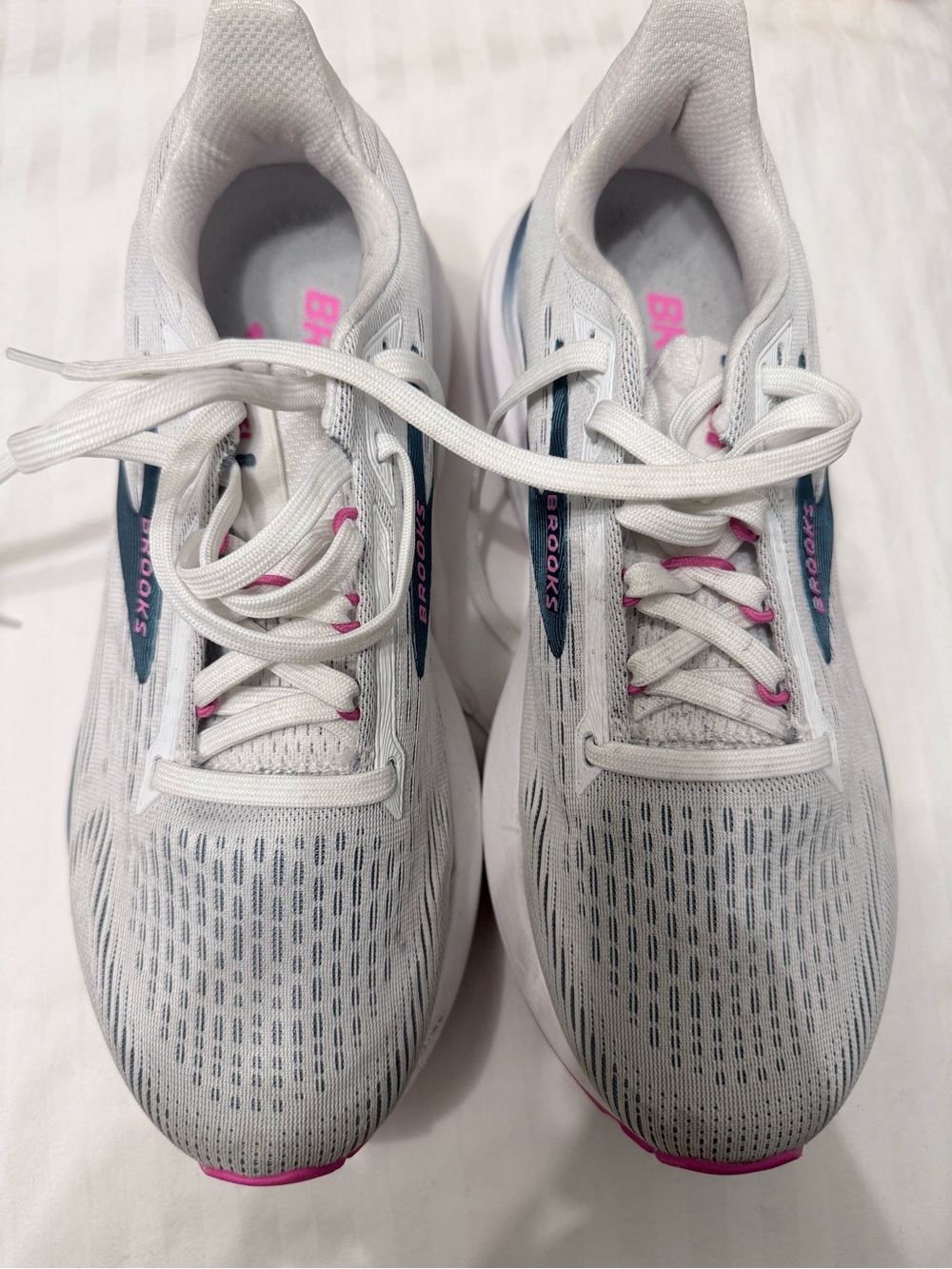 Brooks White Athletic Running Shoes with Pink and Teal Accents